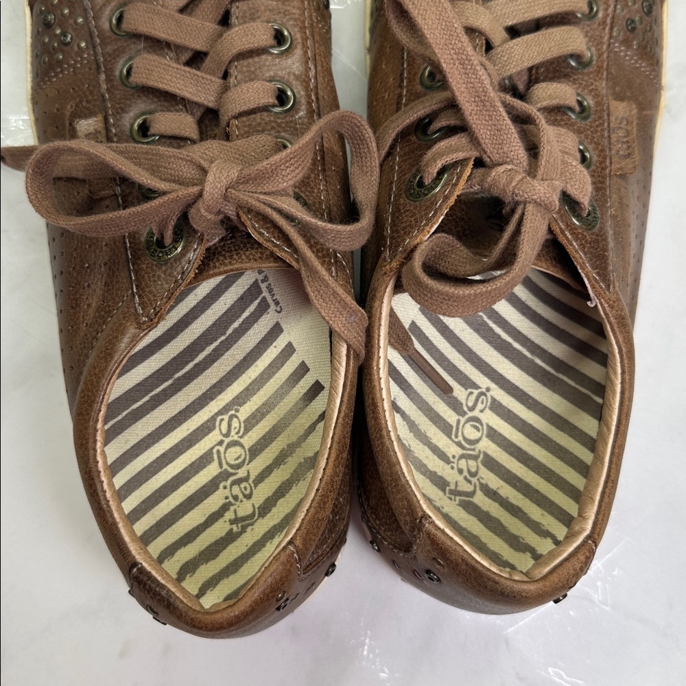 Taos Footwear Freedom Distressed Brown Leather Sneakers, Studded Accents, 8.5 - Picture 8 of 15